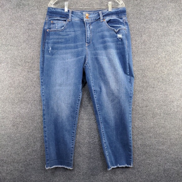 Time And Tru Women's Mid-Rise Cropped Jeans Blue Plus 16 Medium Wash Frayed - Picture 2 of 10